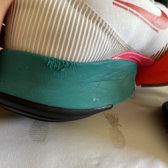 Nike athletic shoes - Picture 2 of 4